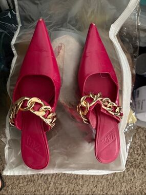 Zara Fuchsia Pointed-Toe Mule with Gold Chain
